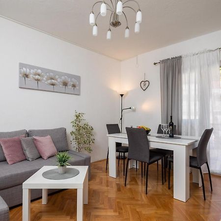 Apartment Beba Dugi Rat Eksteriør billede