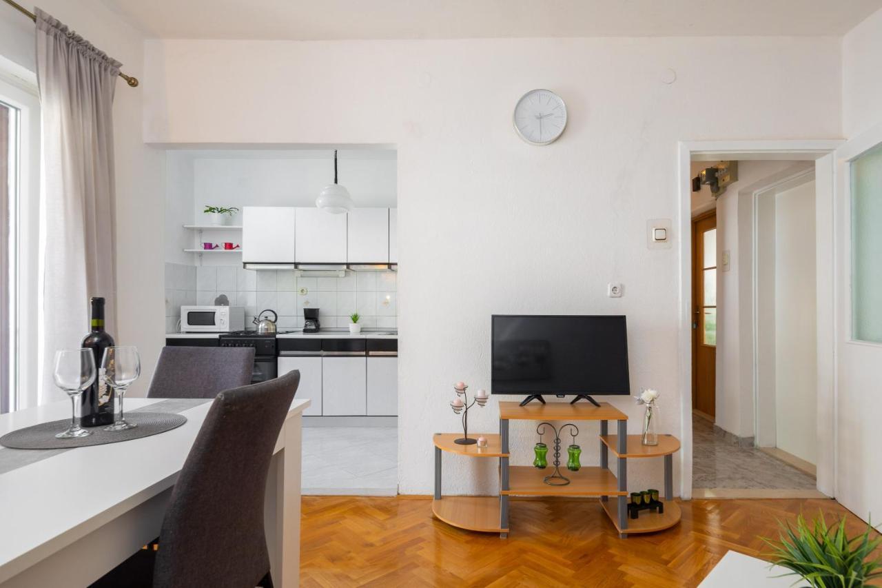 Apartment Beba Dugi Rat Eksteriør billede